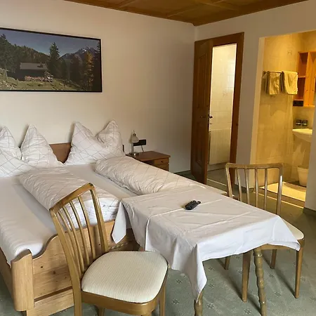 Am Kirchhof Sankt Jakob am Arlberg