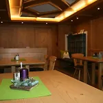 Am Kirchhof 3*
