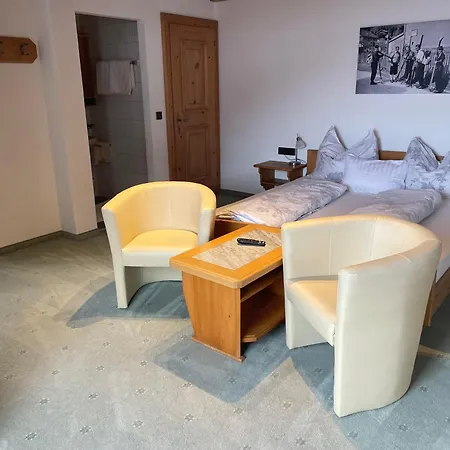 住宿加早餐酒店 Am Kirchhof Sankt Jakob am Arlberg
