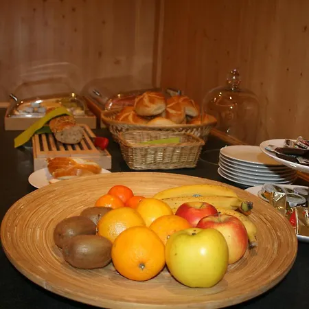 Am Kirchhof 3*